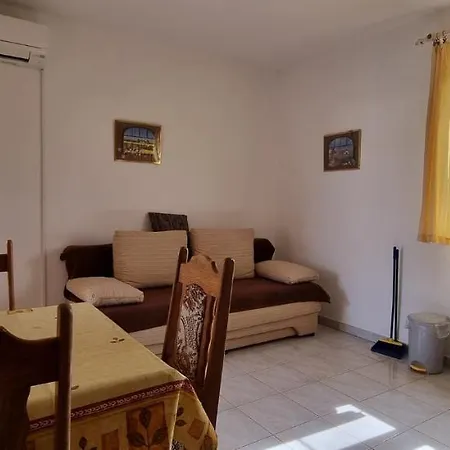 Ljuba Apartment *